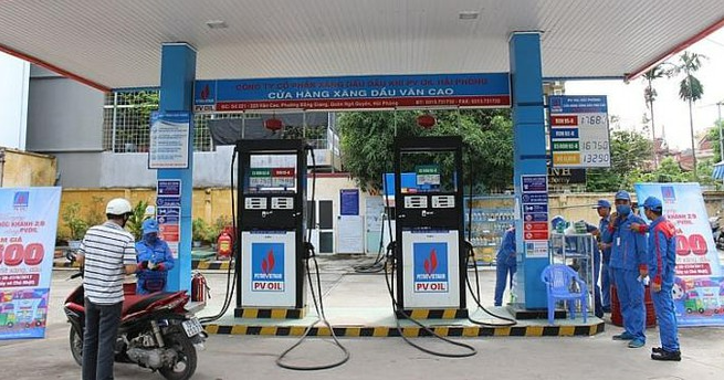 Lùi thời gian điều chỉnh giá bán lẻ xăng dầu sau 2 ngày
