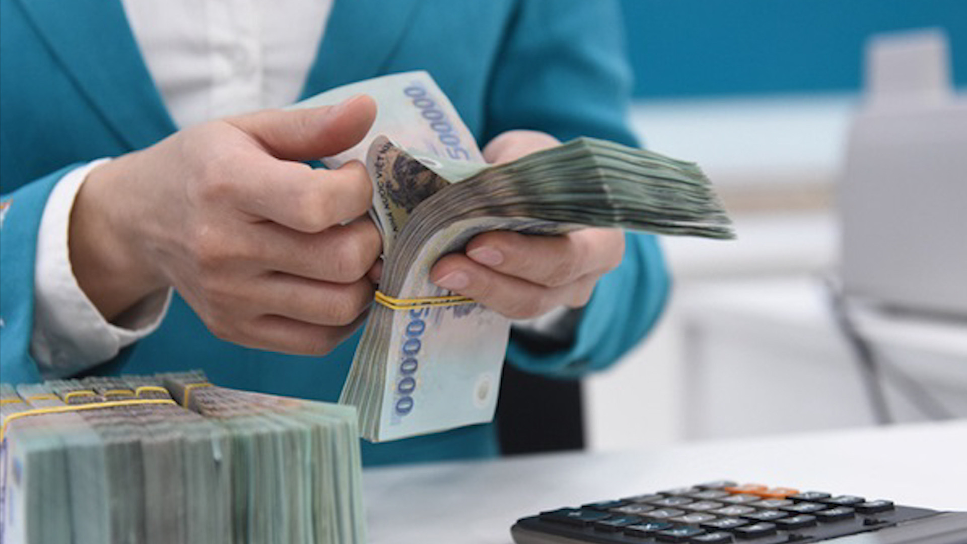 Ngân hàng “ép” khách vay vốn mua bảo hiểm, bộ Tài chính nói gì?