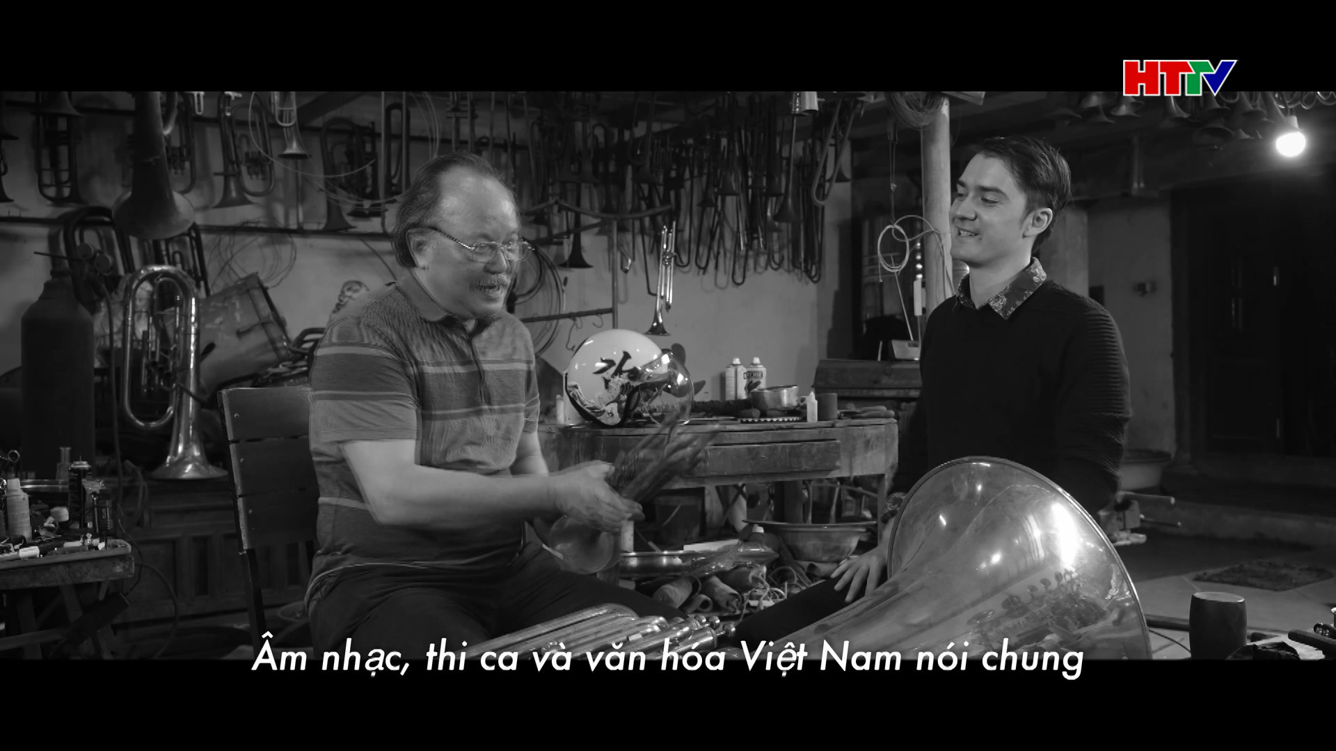 Người xây cầu bằng âm nhạc Việt Nam