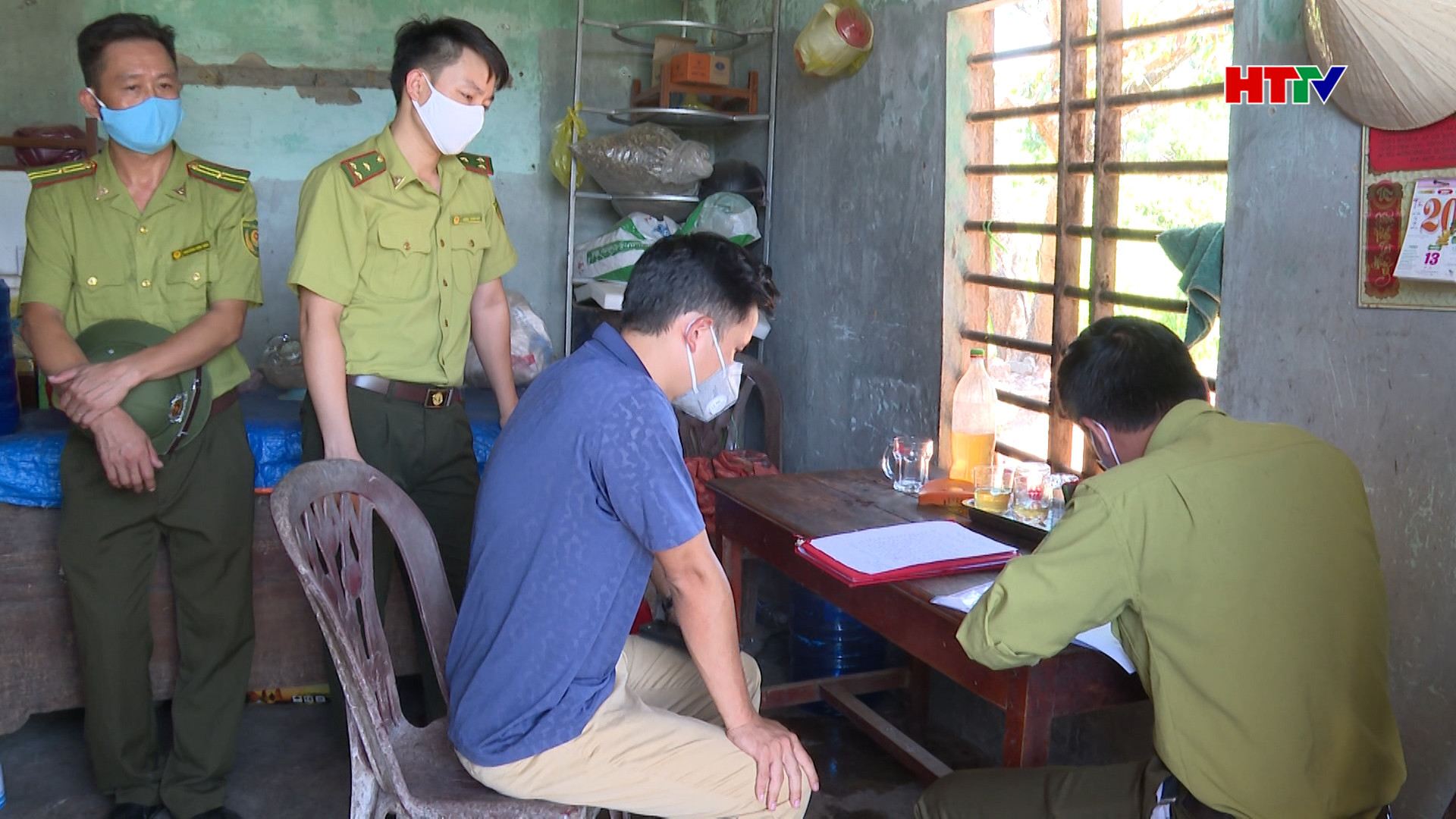 Một người dân huyện Kỳ Anh tự nguyện giao nộp khỉ đuôi lợn quý hiếm