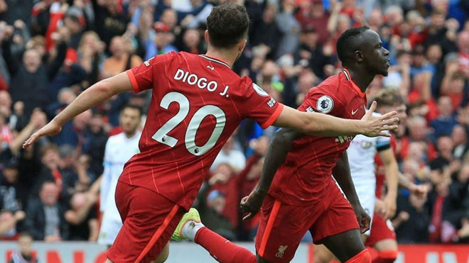 Đánh bại Burnley, Liverpool tạm chiếm ngôi đầu Premier League