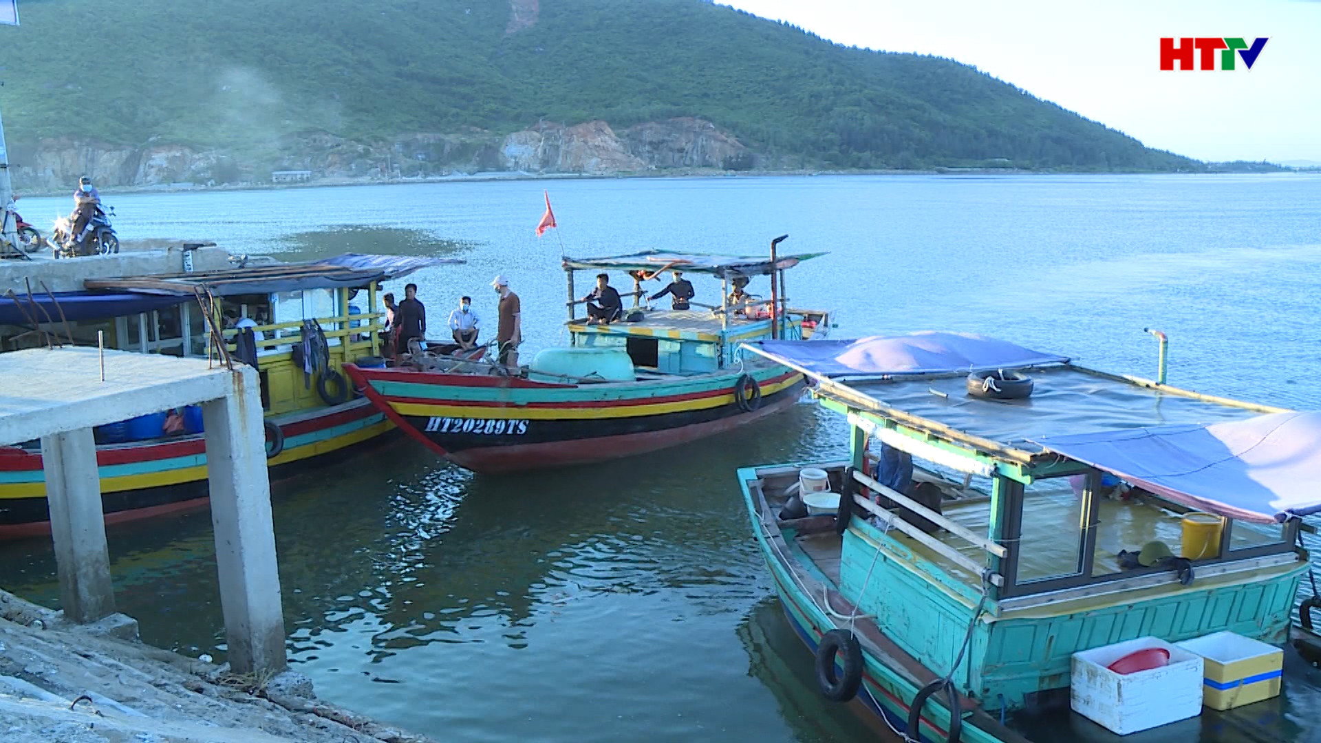 Ngư dân Lộc Hà bắt đầu ra khơi bám biển