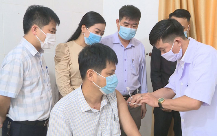 99,14% người từ 18 tuổi trở lên ở Vũ Quang tiêm mũi 1 vắc-xin phòng COVID-19