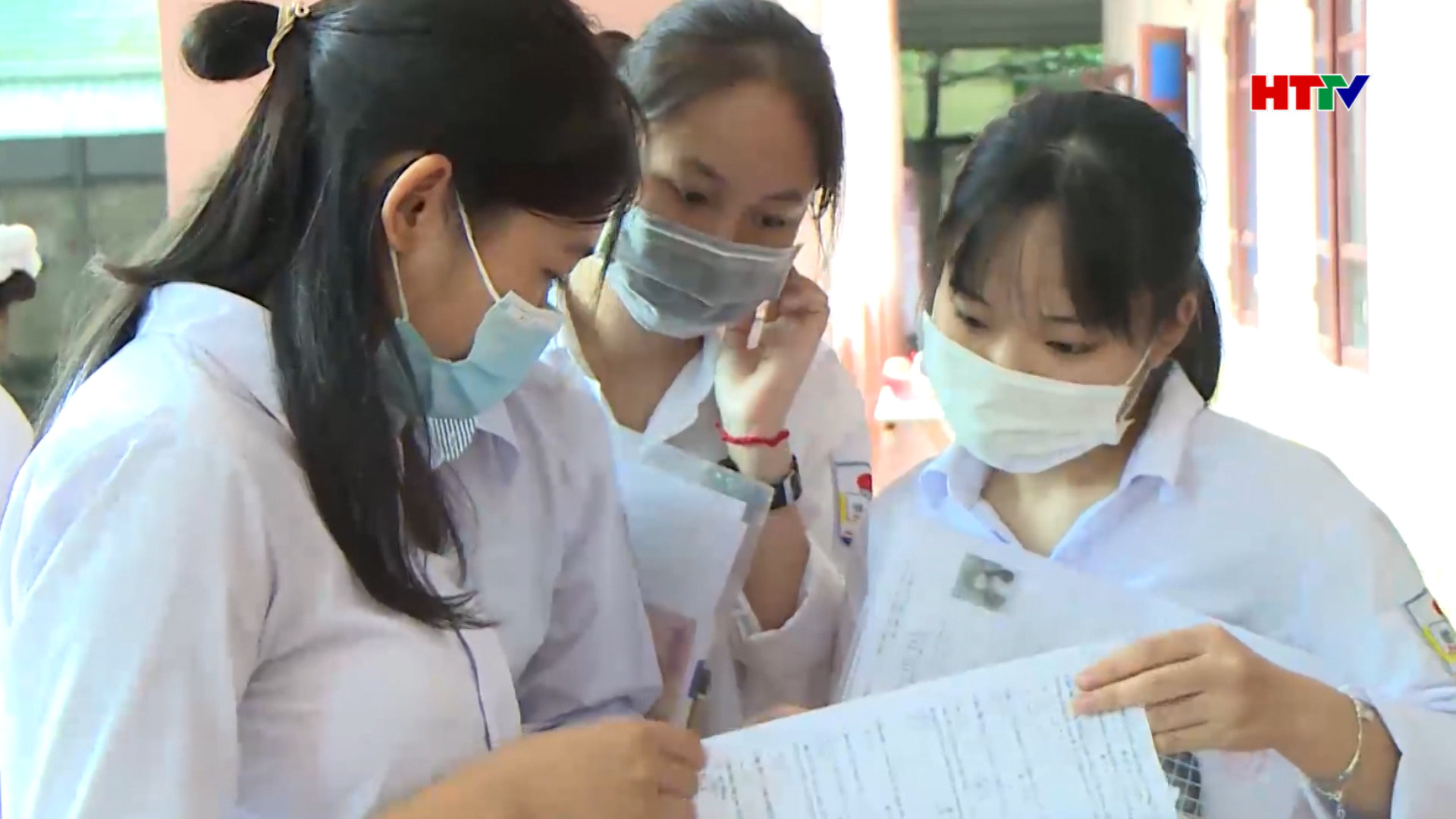 Học sinh lớp 12 đăng ký thi tốt nghiệp trực tuyến