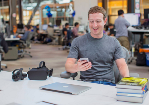Ông chủ Facebook nhận bão like với bài đăng chỉ có 1 câu