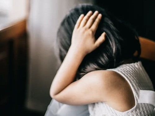 Trầm cảm tuổi dậy thì: Đừng phớt lờ cảm xúc của trẻ