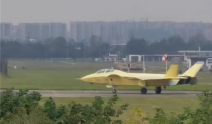 Trung Quốc sở hữu tiêm kích tàng hình 2 chỗ ngồi đầu tiên trên thế giới?